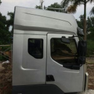 Cabin nóc cao bên R